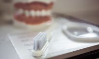 Professionelle Zahnreinigungen während Ihrer Zahnkorrektur - Professionelle Zahnreinigungen mit Fluoridierung sind eine wichtige Maßnahmen zum Schutz der Zähne während einer kieferorthopädischen Behandlung